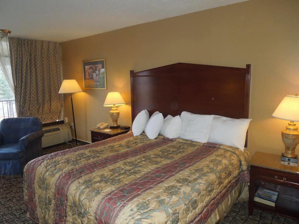 Red Roof Baltimore Hotel 2*